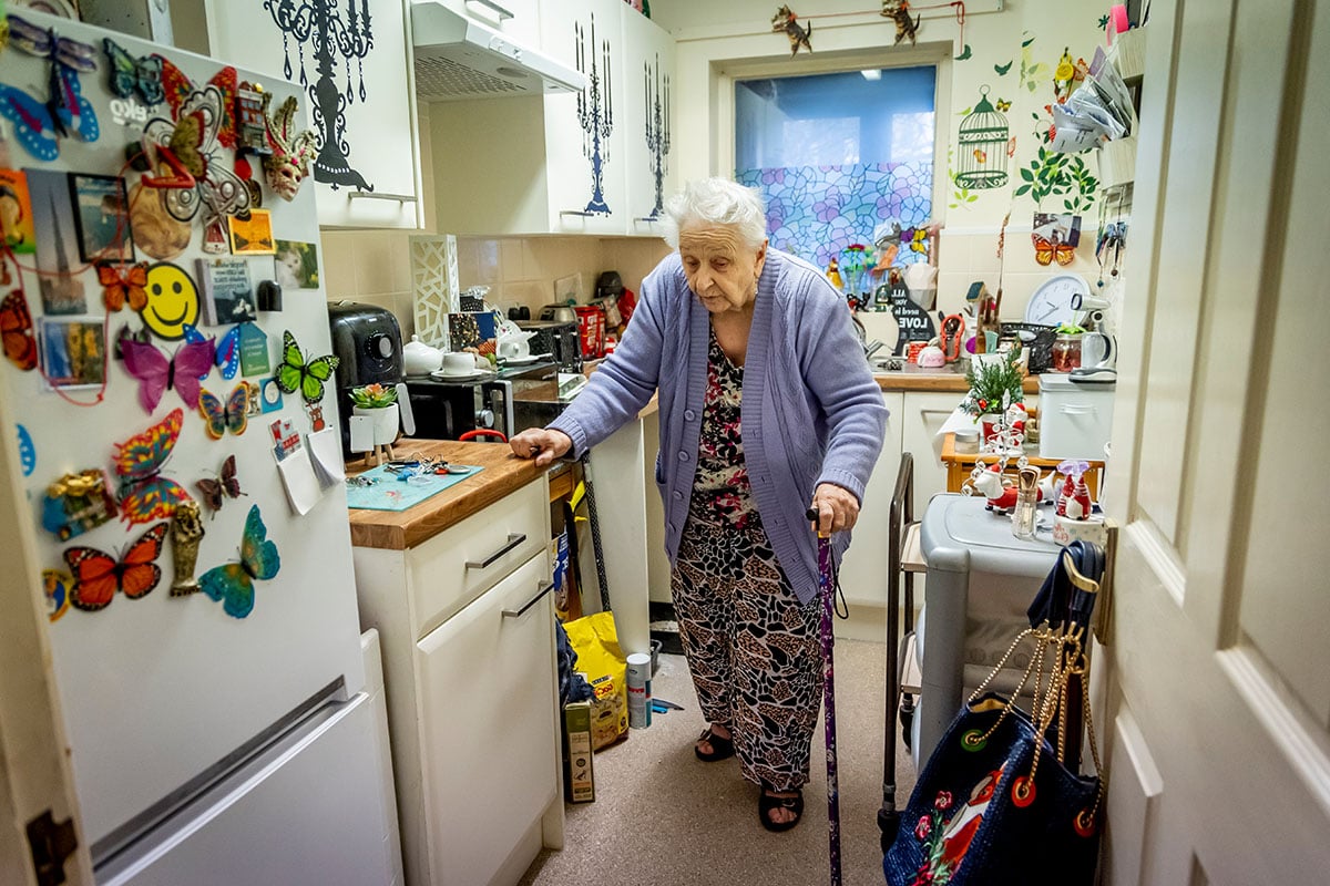 Older-woman-in-kitchen