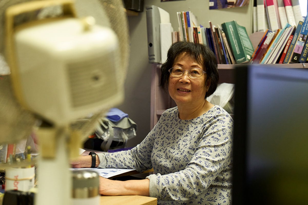 Older-woman-using-computer