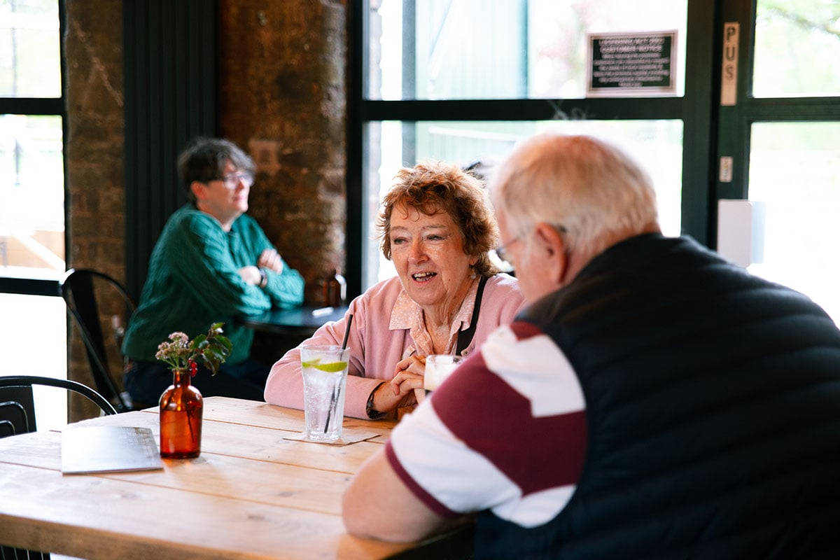 Two-older-people-in-a-cafe