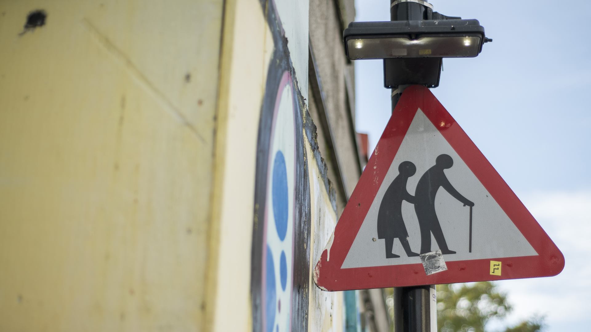 ageist road sign