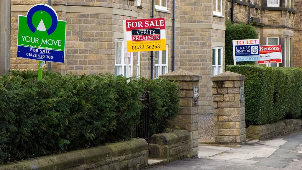 Houses and 'To Let' signs