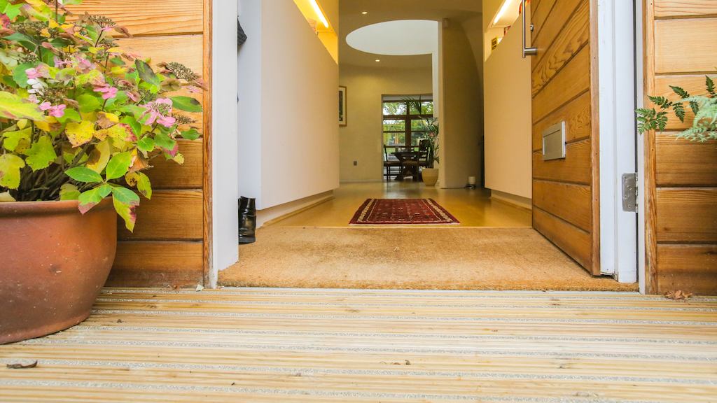 Level access entrance