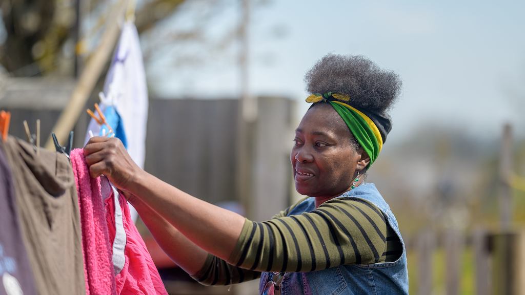 Older-woman-hanging-out-laundry
