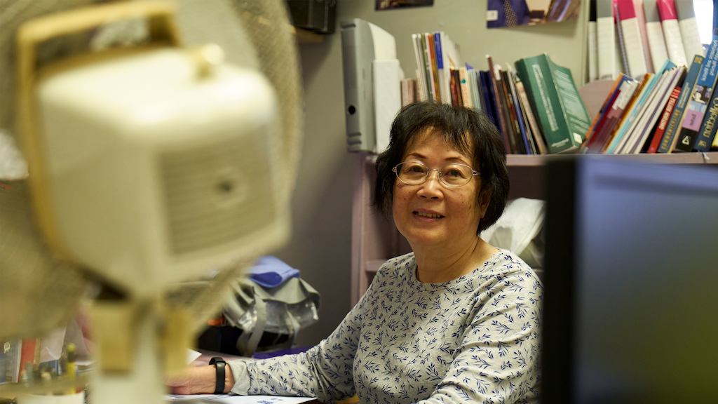 Older-woman-using-computer