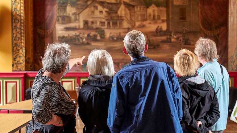Elderly-group-in-museum-3840x2160