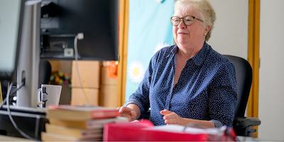 An older woman uses a computer