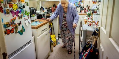 Older-woman-in-kitchen