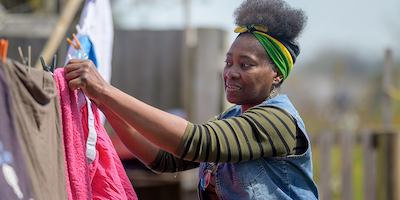 Older-woman-hanging-out-laundry