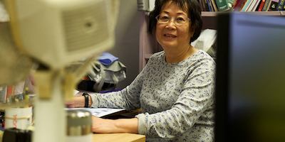 Older-woman-using-computer