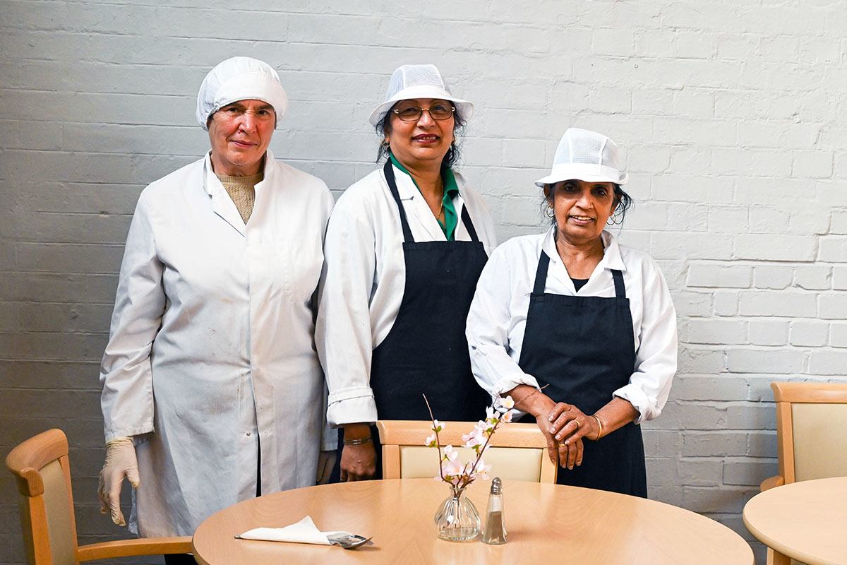 Older-people-working-in-a-kitchen