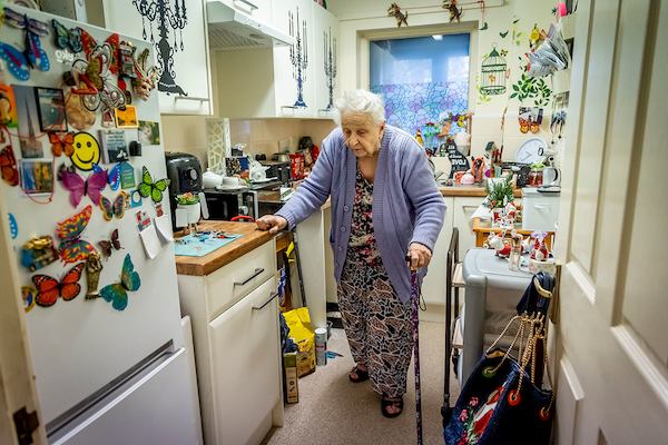 Older-woman-in-kitchen