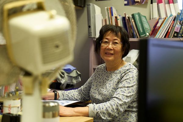 Older-woman-using-computer